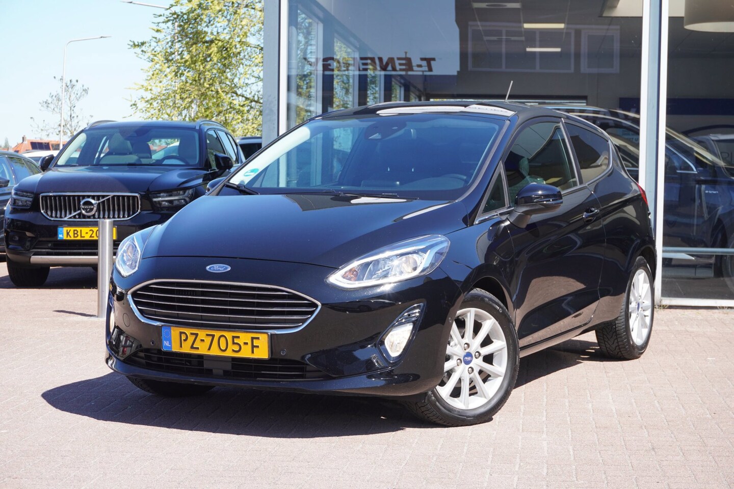 Ford Fiesta - 1.0 EcoBoost Titanium 3deurs | Airco | Navigatie | Elek. pakket | Zwart | 2017 | Inruil mo - AutoWereld.nl