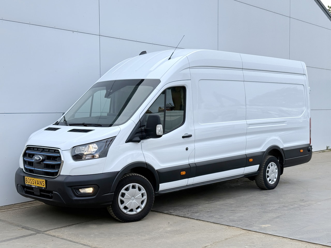 Ford E-Transit - 68kWh 184PK L4H3 317km WLTP 93,9% (SOH) BEV Snelladen Carplay Climate control Laadkabel 36 - AutoWereld.nl