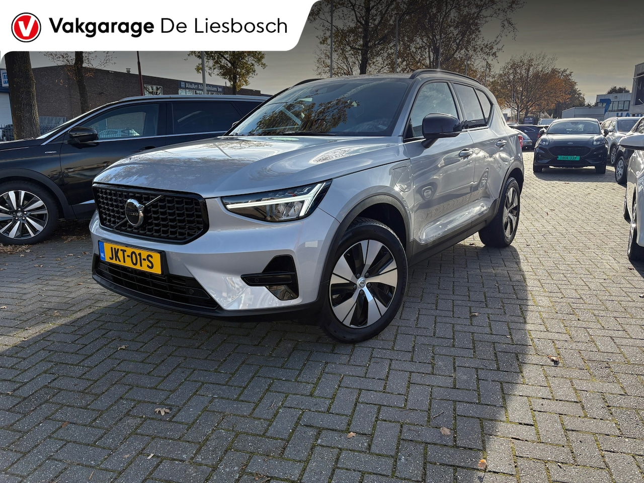 Volvo XC40 - 1.5 T4 Plug-in hybrid Plus Dark / Panorama-dak / Harman-Kardon / camera / stuur en stoel v - AutoWereld.nl