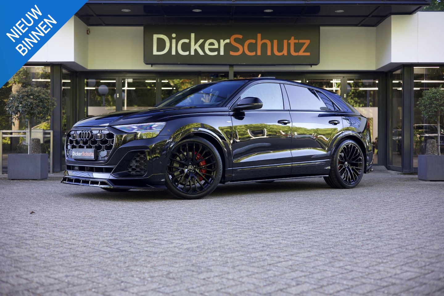Audi Q8 - 60 TFSIe Competition Bodykit | Vierwielb. | Massage | Carbon | Pano | Trekhaak - AutoWereld.nl