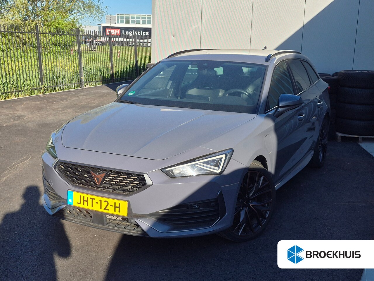 CUPRA Leon Sportstourer - 1.4 e-Hybrid VZ Adrenaline 245 Pk | Achteruitrijcamera | Trekhaak | Apple carplay Android - AutoWereld.nl
