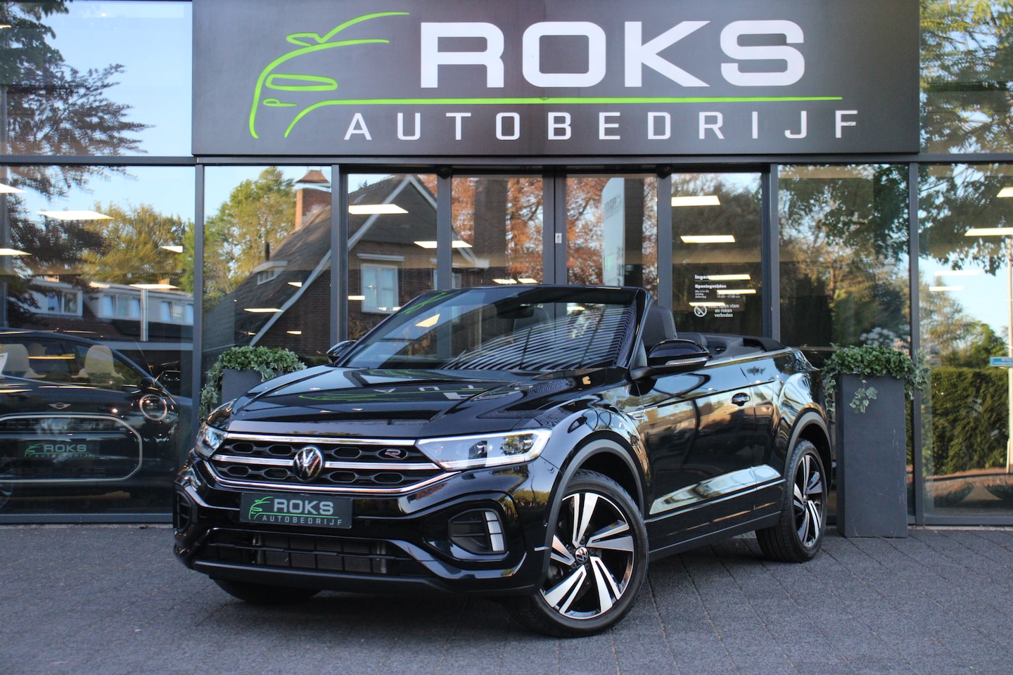 Volkswagen T-Roc Cabrio - 1.5 TSI R-Line Navi/Camera/Keyless/Sfeerverlichting/IQ/Leder/18Inch - AutoWereld.nl