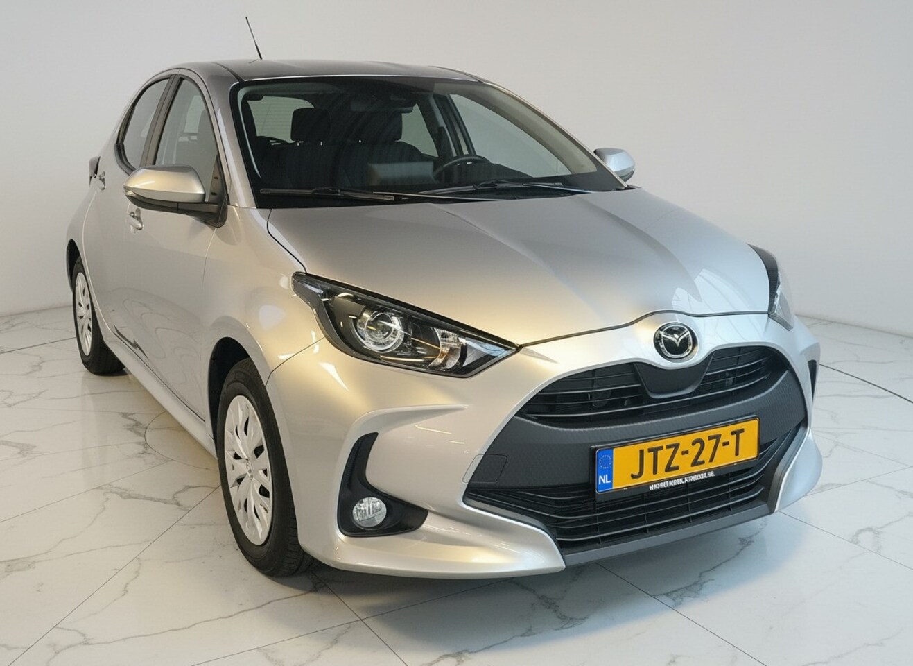 Mazda 2 Hybrid - 1.5 Prime-line uit 2024 Rijklaar + 12 maanden Bovag-garantie Henk Jongen Auto's in Helmond - AutoWereld.nl