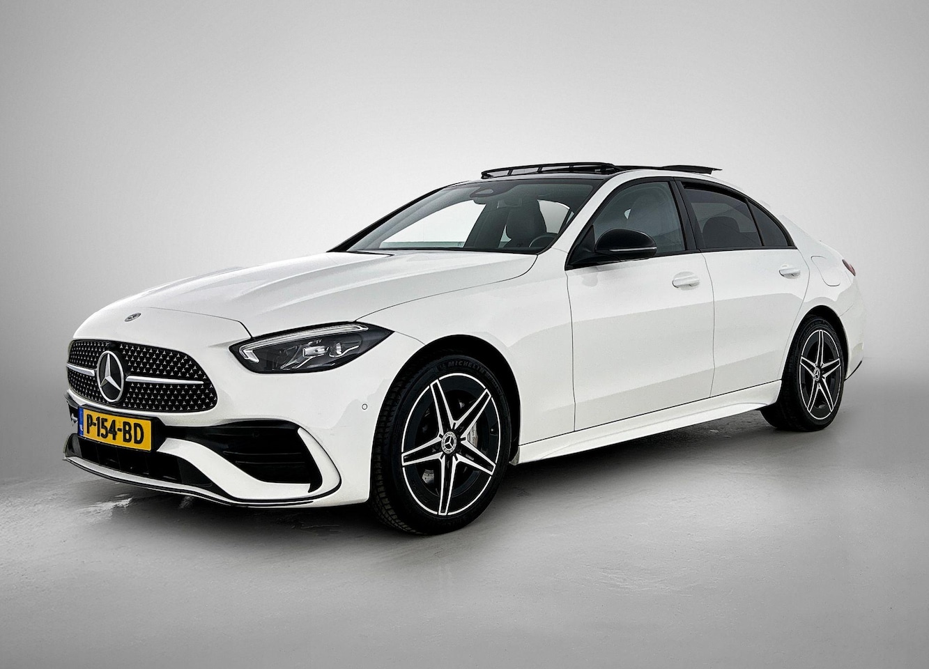 Mercedes-Benz C-klasse - 300 e AMG Line 313PK | Automaat | Elektrisch Panoramadak | Achteruitrij Camera | Night Pak - AutoWereld.nl