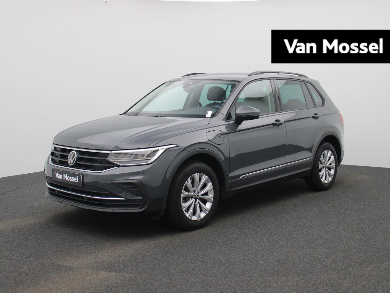 Volkswagen Tiguan - 1.4 TSI eHybid LIFE | 245 PK | SoH 91% | Automaat | Lederen Ergo-Massage Stoelen (Memory) - AutoWereld.nl