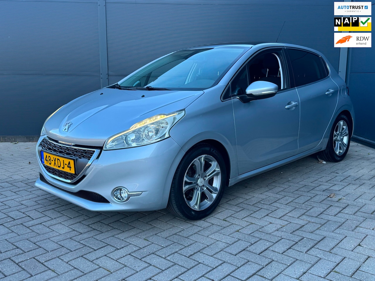 Peugeot 208 - 1.4 VTi Allure 50.000 km !! / Pano / Navi - AutoWereld.nl