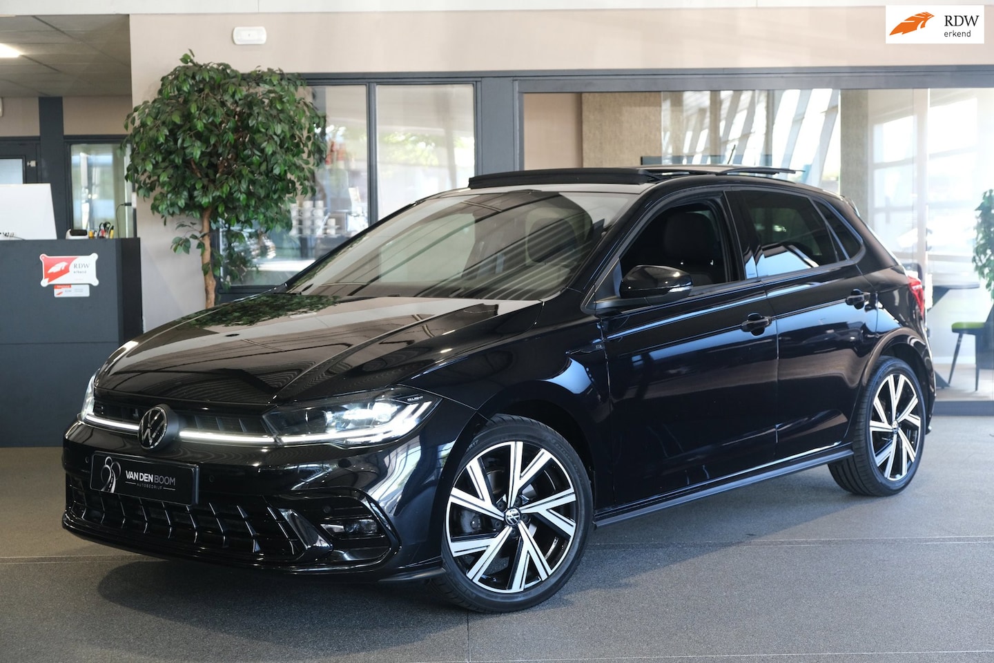 Volkswagen Polo - 1.0 TSI R-Line DSG Pano Navi Led Cam Virtual Acc Pdc - AutoWereld.nl