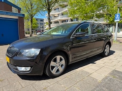 Skoda Octavia Combi - 1.6 TDI Greenline Businessline Climate Cruise PDC