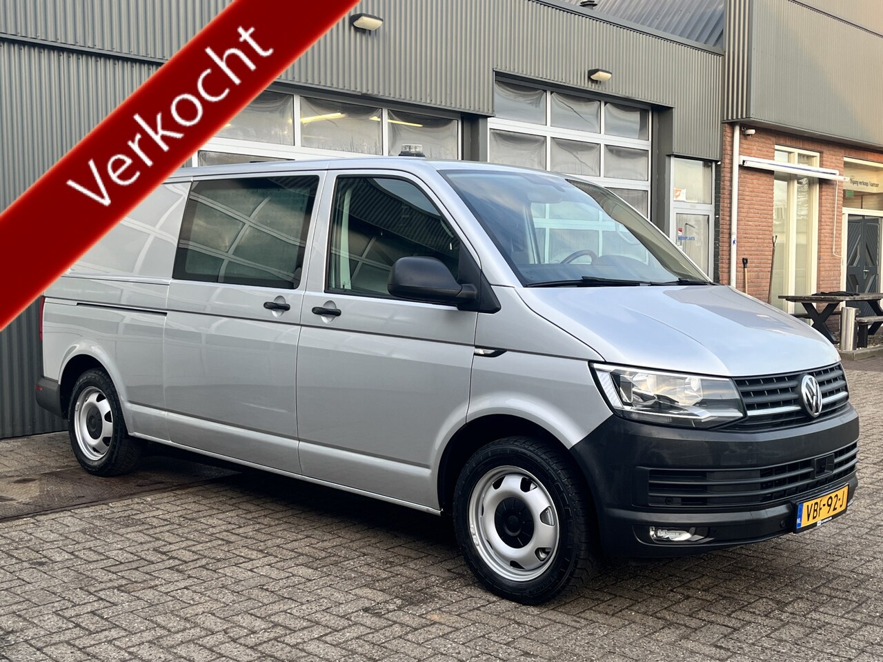 Volkswagen Transporter - 2.0 TSI L2H1 204pk DSG Automaat Dubbele schuifdeuren Airco Adaptive Cruise Navigatie Pdc V - AutoWereld.nl