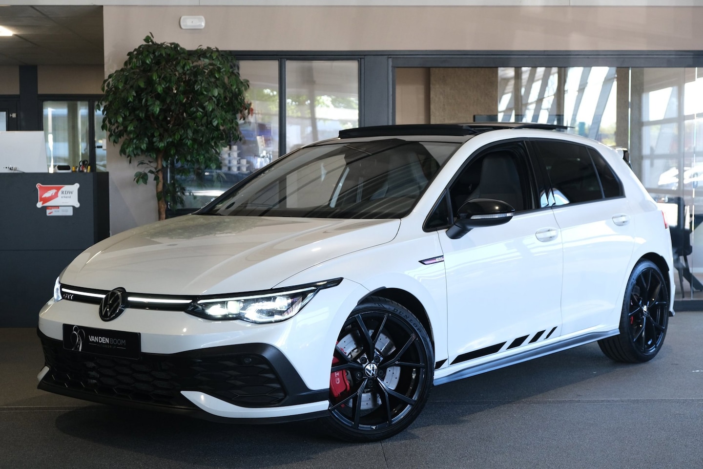 Volkswagen Golf - 8 2.0 TSI GTI Clubsport 300PK Pano Vol Leder IQ Led Navi Cam ACC - AutoWereld.nl