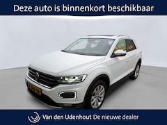 Volkswagen T-Roc - 1.0 TSI Style | Trekhaak | Panorama | Full-LED | Navi