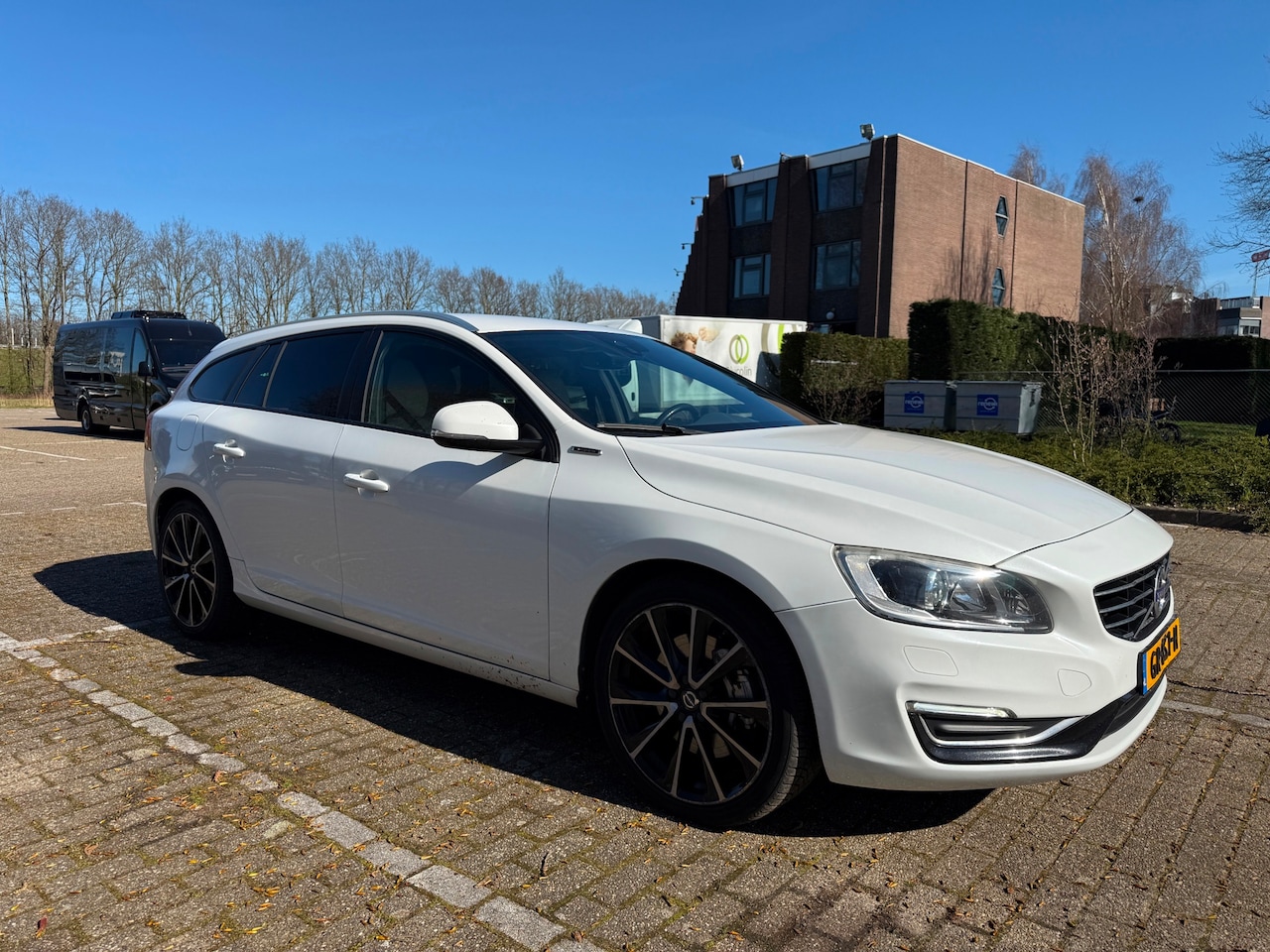 Volvo V60 - 2.4 D5 Twin Engine Special Edition Euro 6 White Leather White Metallic - AutoWereld.nl