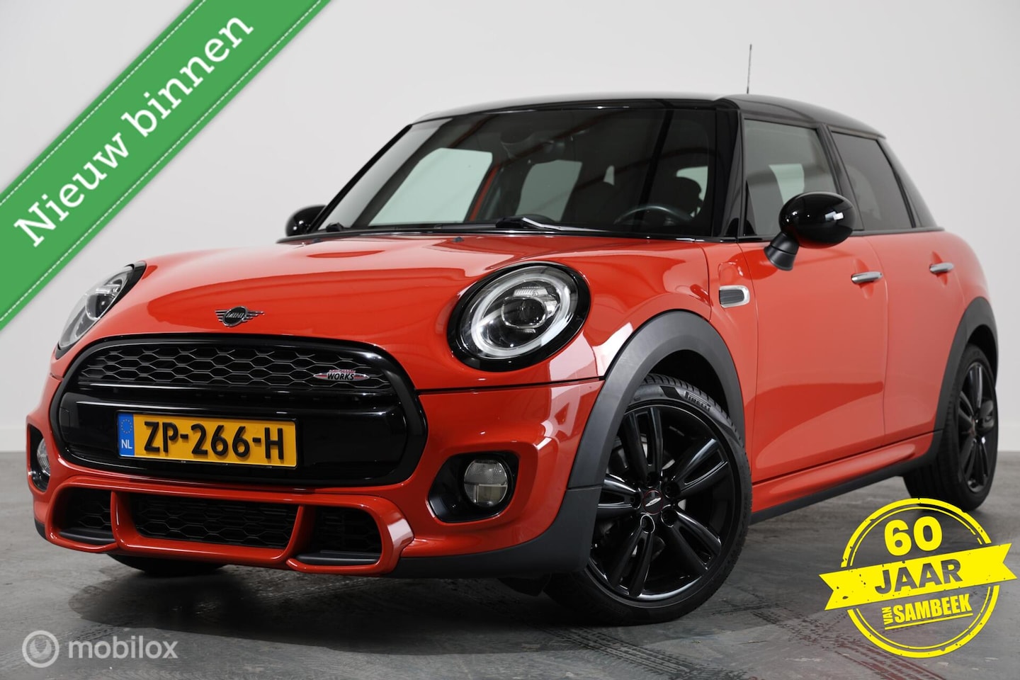 MINI John Cooper Works - Cooper 1.5 Carplay - JCW interieur - Airco - AutoWereld.nl