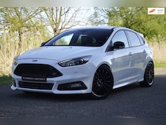 Ford Focus - 2.0 ST-3 250pk, Leder, Recaro, ST schroefset, 19"