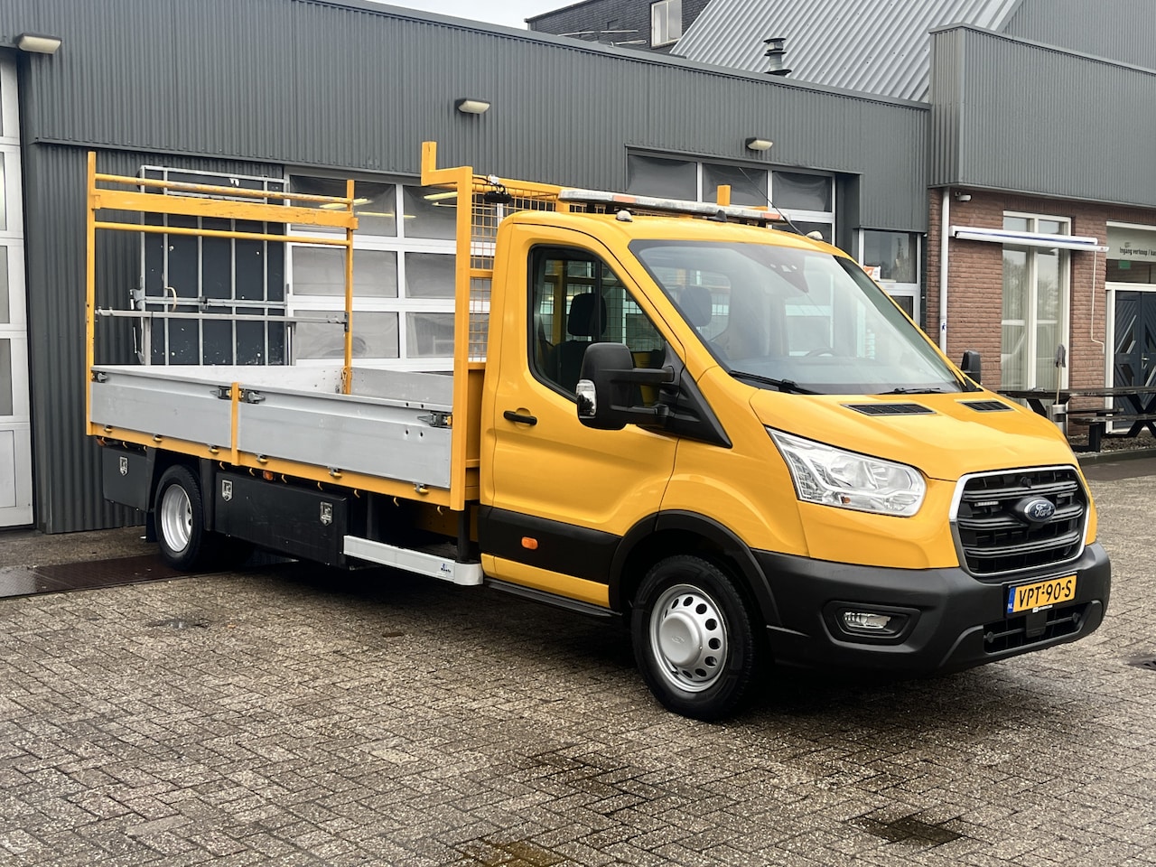 Ford Transit - 350 2.0 TDCI L5 RWD 170pk Openlaadbak Pick-up Airco Trekhaak 2991kg Actiebord laadbak 440 - AutoWereld.nl