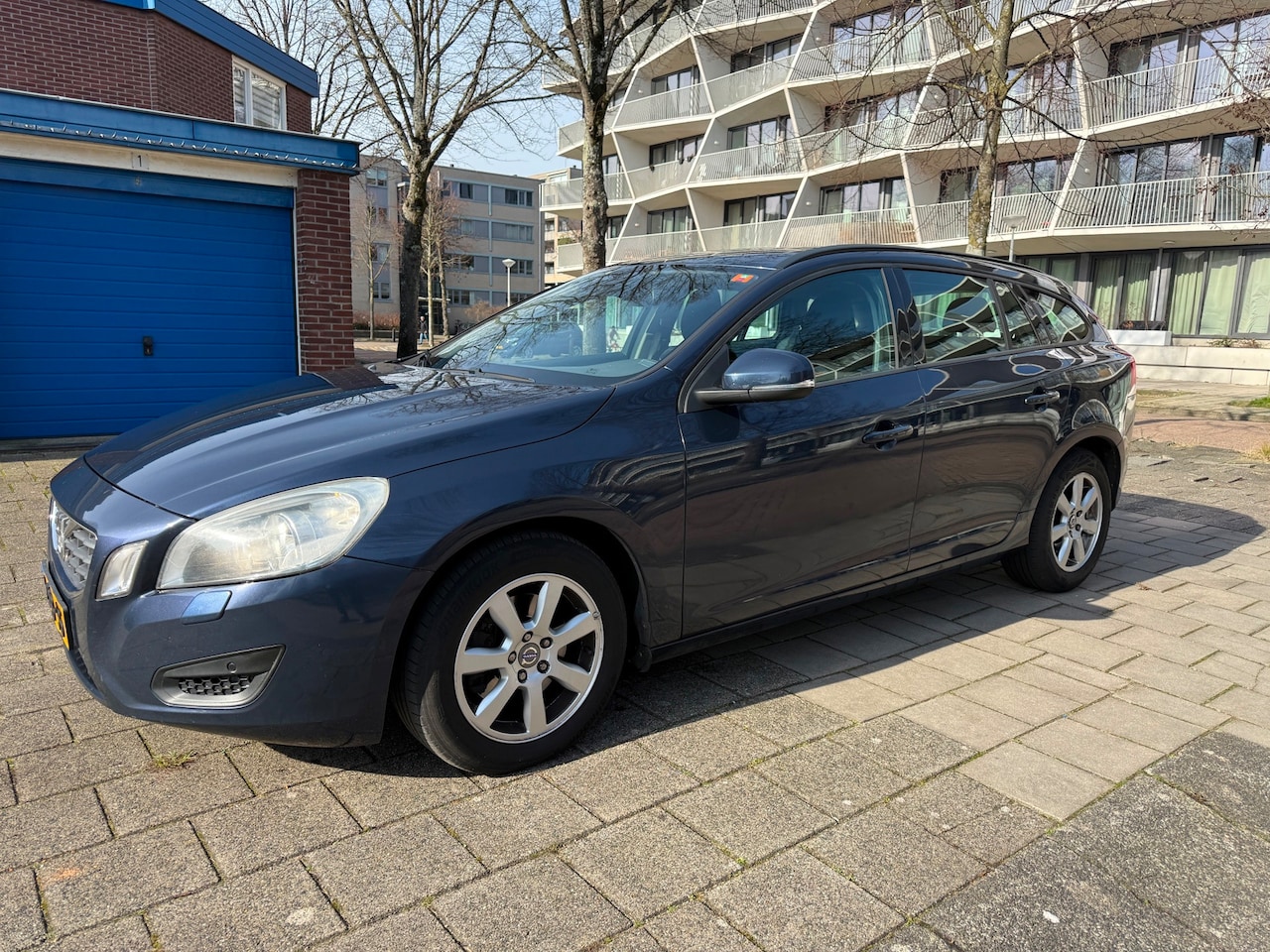 Volvo V60 - 1.6 T3 Summum Cruise PDC Airco - AutoWereld.nl