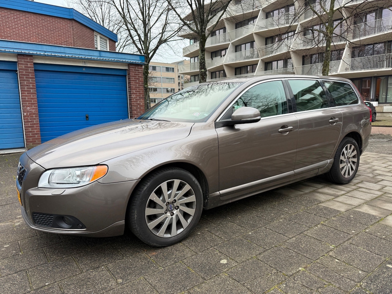 Volvo V70 - 1.6 T4 Limited Edition Leder Panorama Cruise NW APK - AutoWereld.nl