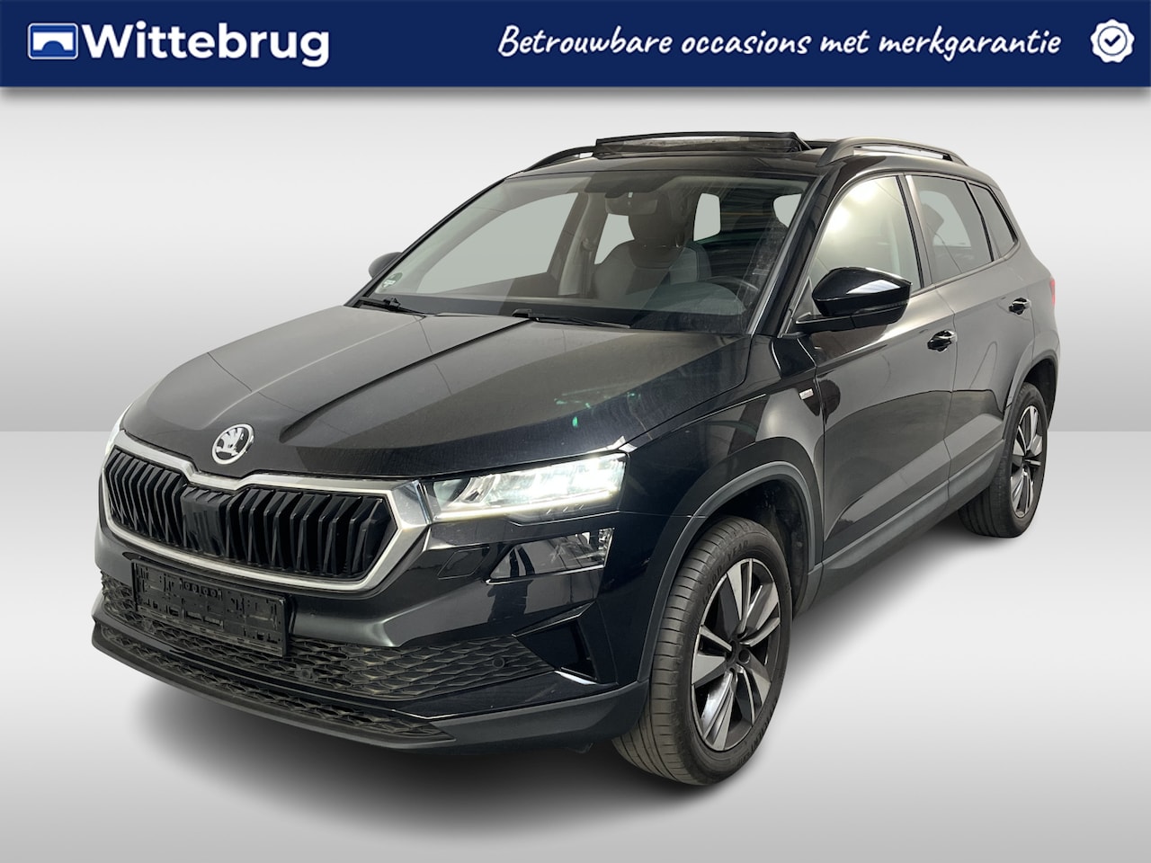Skoda Karoq - 1.0 TSI Ambition Tour / PANODAK/ KEYLESS/ STOELVERWARMING V&A/ DIGITAL DASH/ CRUISE/ SMART - AutoWereld.nl