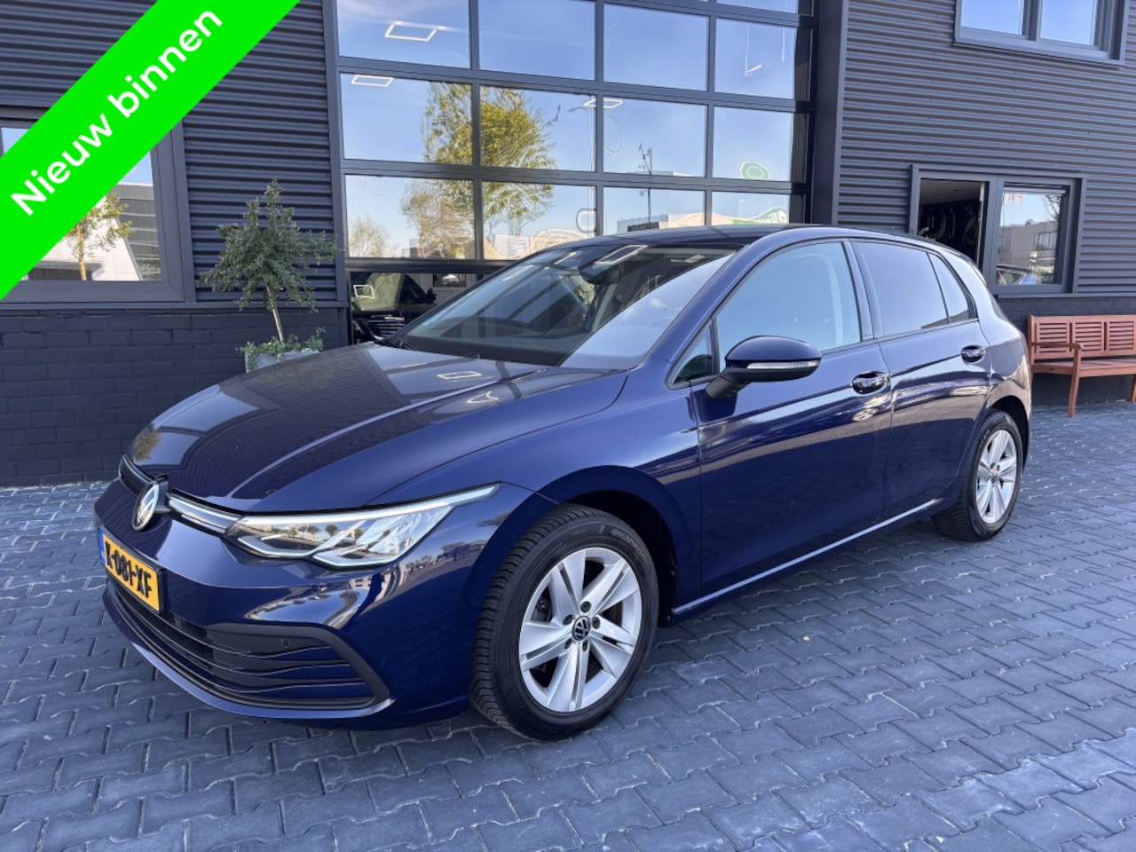 Volkswagen Golf - 1.0 TSI Life LED! NAVI! DEALER ONDERHOUDEN! - AutoWereld.nl