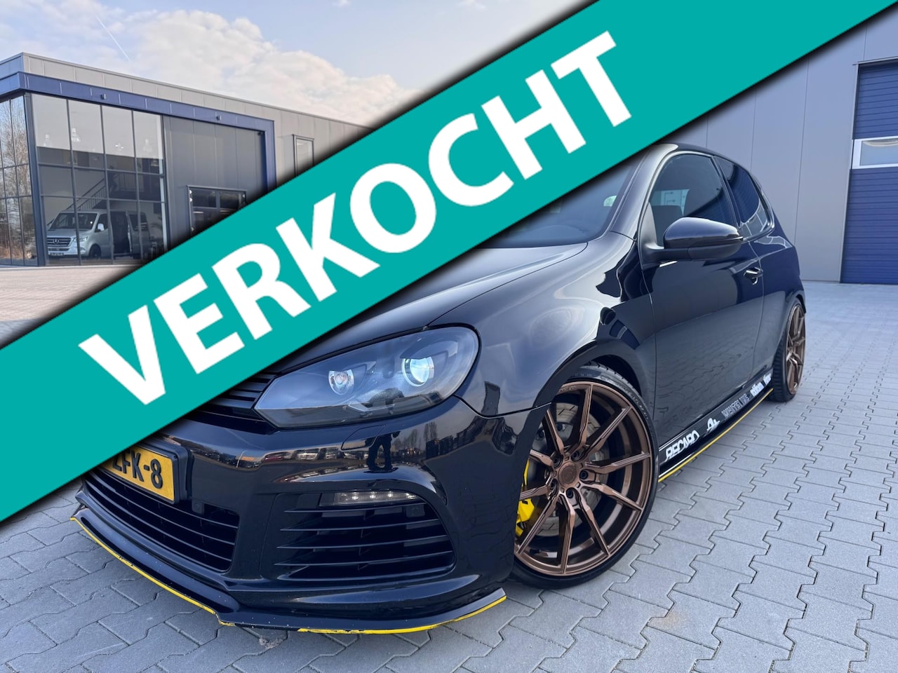 Volkswagen Golf - 2.0 R 4-Motion DSG Leder dak 400+pk stage2 milltek 19icnh uniek!! - AutoWereld.nl