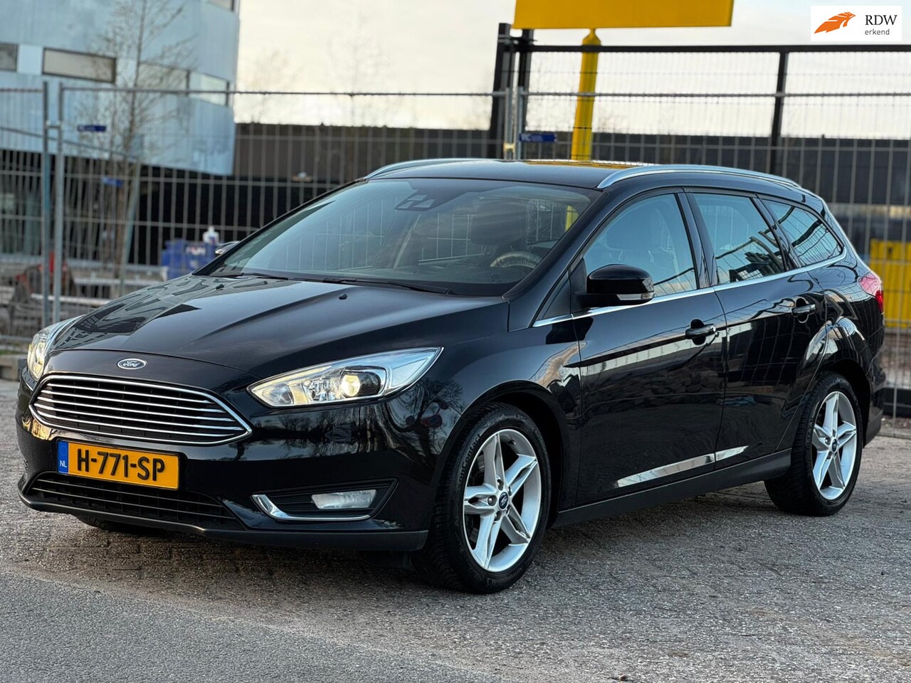 Ford Focus Wagon - 1.5 EcoBoost Titanium|xenon|camera|navi|halfleder|stoelverw|6bak - AutoWereld.nl
