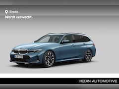 BMW 3-serie Touring - 330e | M-Sport | Trekhaak | Panoramadak | Driving Assistant Professional | Stoelverstellin