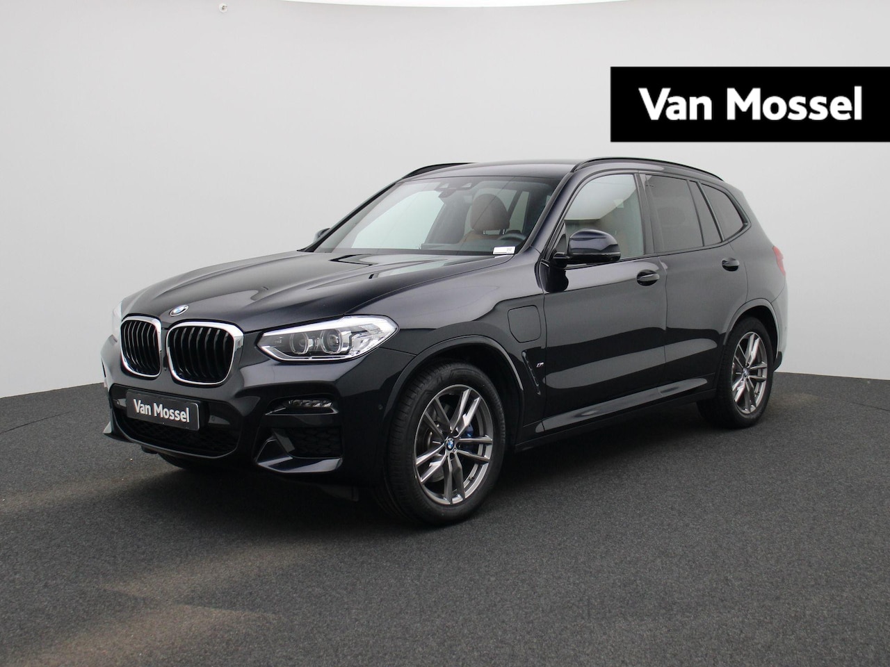 BMW X3 - xDrive30e High Executive | M-PAKKET | ACHTERUITRIJCAMERA | STOELVERWARMING | ELEKTRISCHE A - AutoWereld.nl