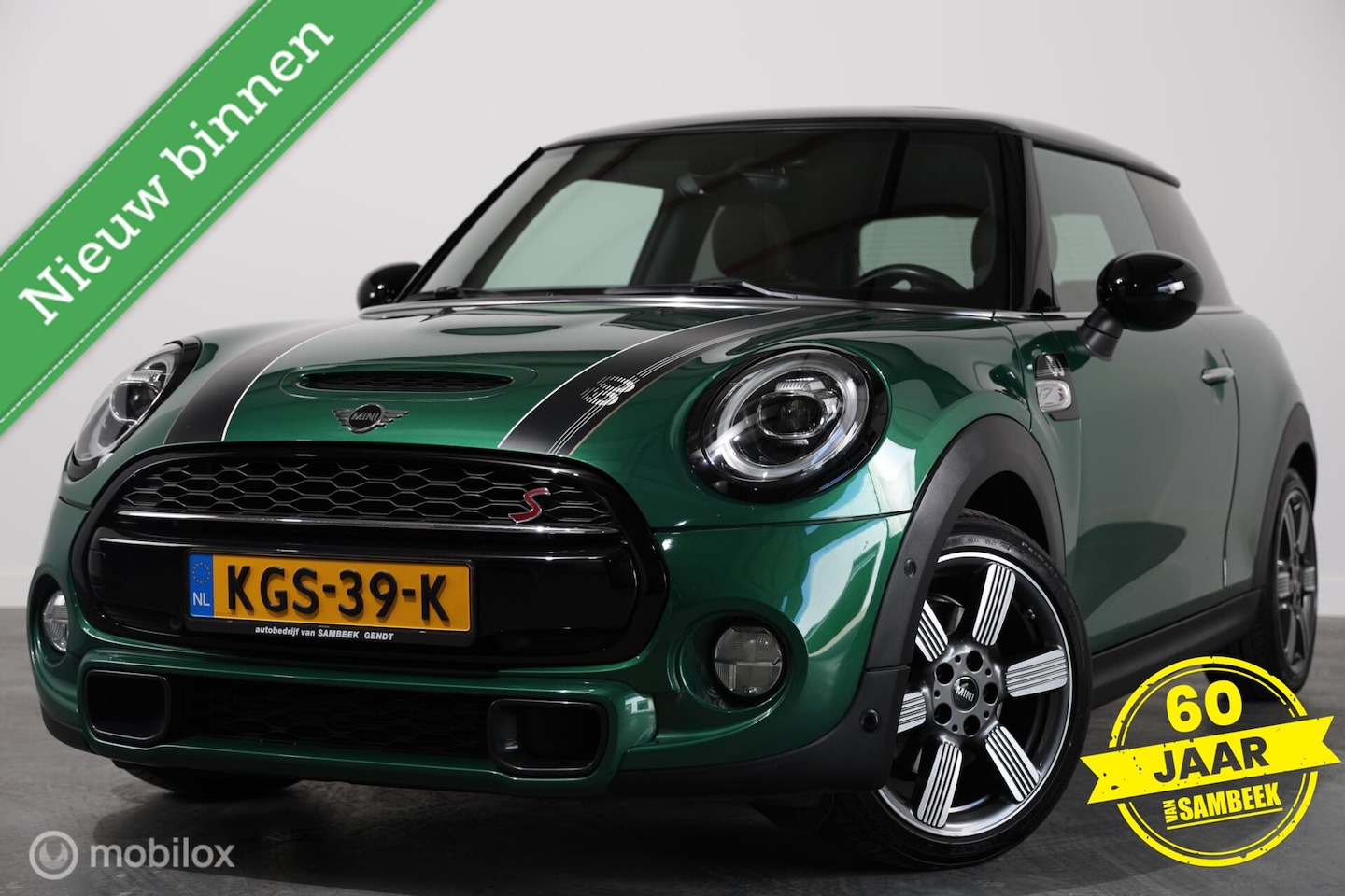 MINI Cooper S - 2.0 60 Years Edition - Pano - Stoelverwarming - Carplay - AutoWereld.nl