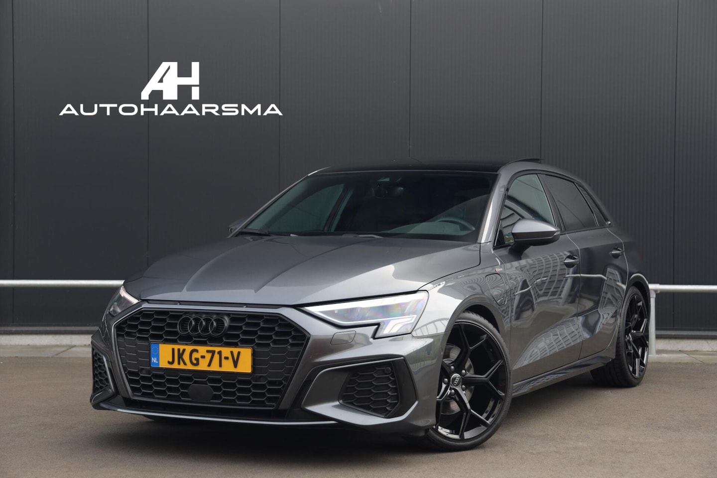 Audi A3 Sportback - 40 TFSI e S-Line Pano Stoelverwarming B&O Clima Black Optic Getint Glas CarPlay 19 inch! - AutoWereld.nl