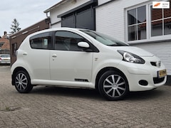 Toyota Aygo - 1.0-12V Comfort Navigatie | 2012 | AIrco | 5-Deurs | NAP | APK 03-2027