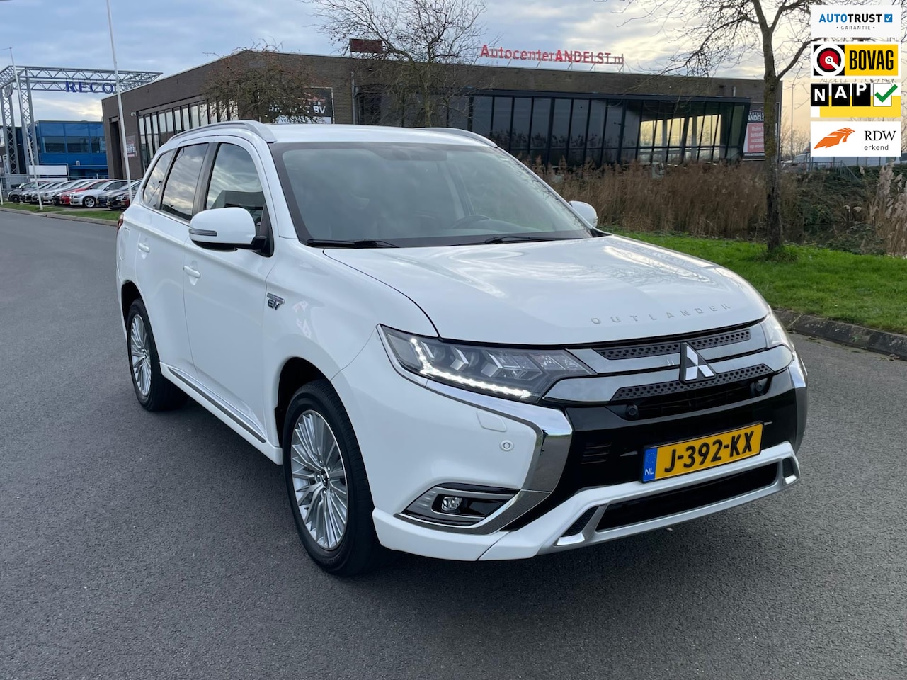 Mitsubishi Outlander - 2.4 PHEV Intense+ 2.4 PHEV Intense, Aut, Cam, Stoelverw, Carplay, Cruise, Keyless, 1e eig afk, Geen import, - AutoWereld.nl