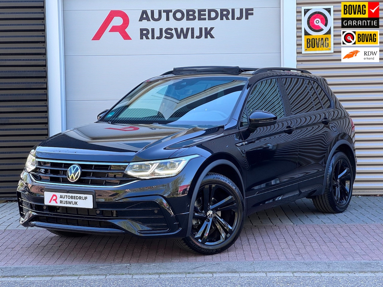 Volkswagen Tiguan - 1.5 TSI R-Line Pano/Trekhaak/360/Sfeer - AutoWereld.nl