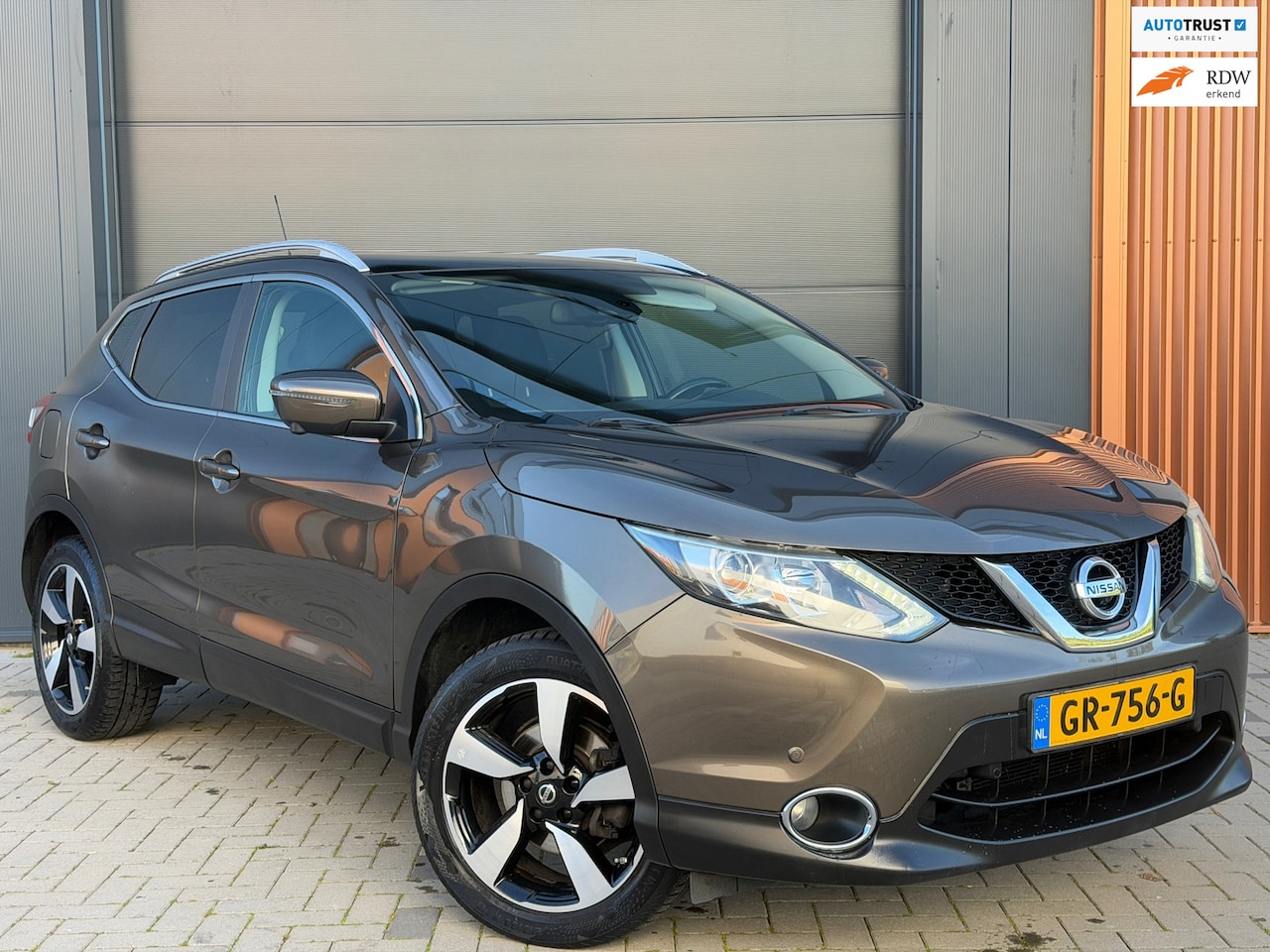 Nissan Qashqai - 1.2 Connect Edition|360 Graden Camera|Pano|Trekhaak|Stoelverwarming|Keyless|Navi|Bluetooth - AutoWereld.nl