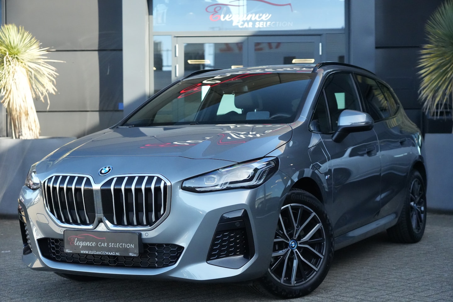 BMW 2-serie Active Tourer - 225e xDrive M Sport 245pk Panoramadak/Navigatie/360Camera - AutoWereld.nl