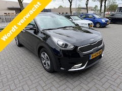 Kia Niro - 1.6 GDi Hybrid DynamicLine Automaat Navigatie / Carplay / Camera