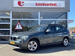 BMW X1 - sDrive18i Executive /Clima/Cruise/Trekhaak/APK 04-2027/