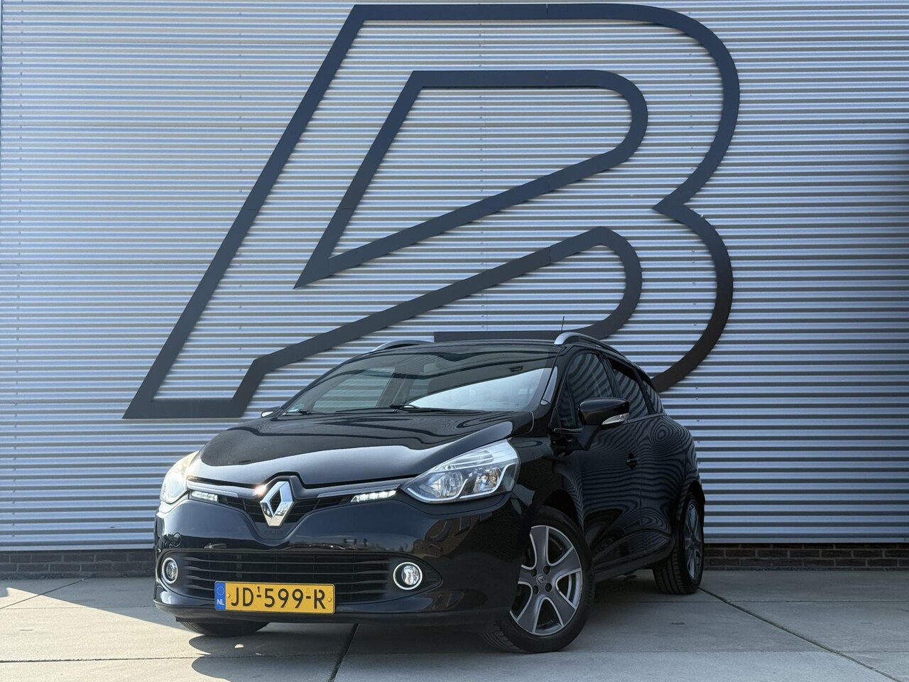 Renault Clio Estate - 0.9 TCe Night&Day 2e Eigenaar|Navi|Airco|Cruise|PDC|Trekhaak|N.A.P|APK tot 03-2027 - AutoWereld.nl