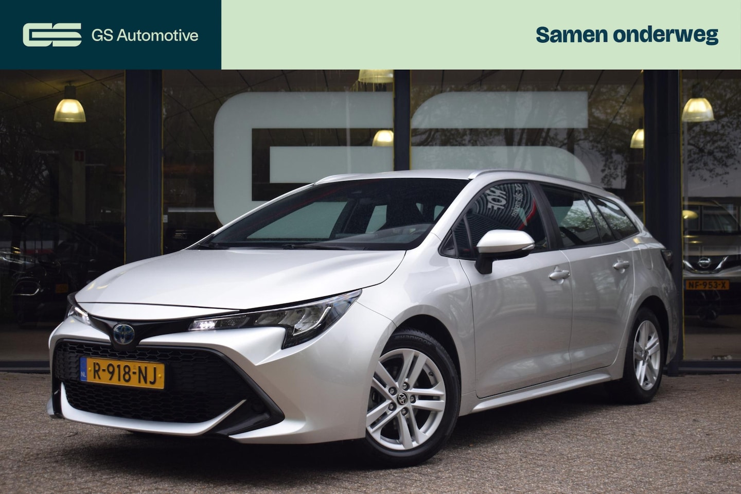 Toyota Corolla Touring Sports - 1.8 Hybrid Active met NAV|CAM|LMV|PDC| - AutoWereld.nl
