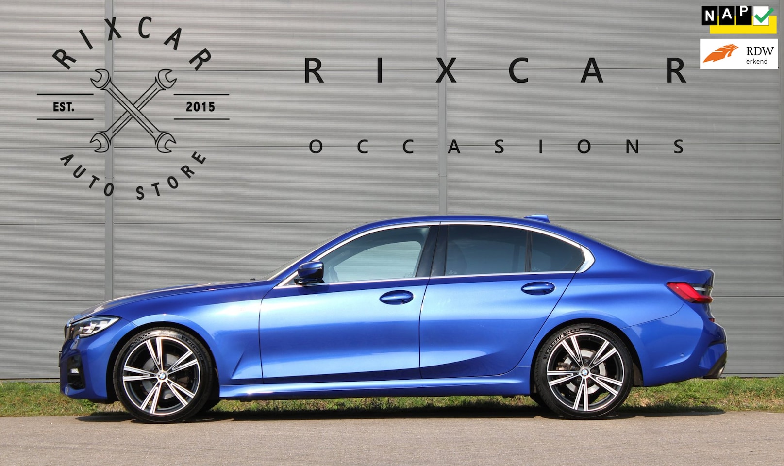 BMW 3-serie - 320i HighExecutive M-Sport Carplay HiFi Sfeerverlichting PortimaoBlue Camera RIJKLAAR - AutoWereld.nl
