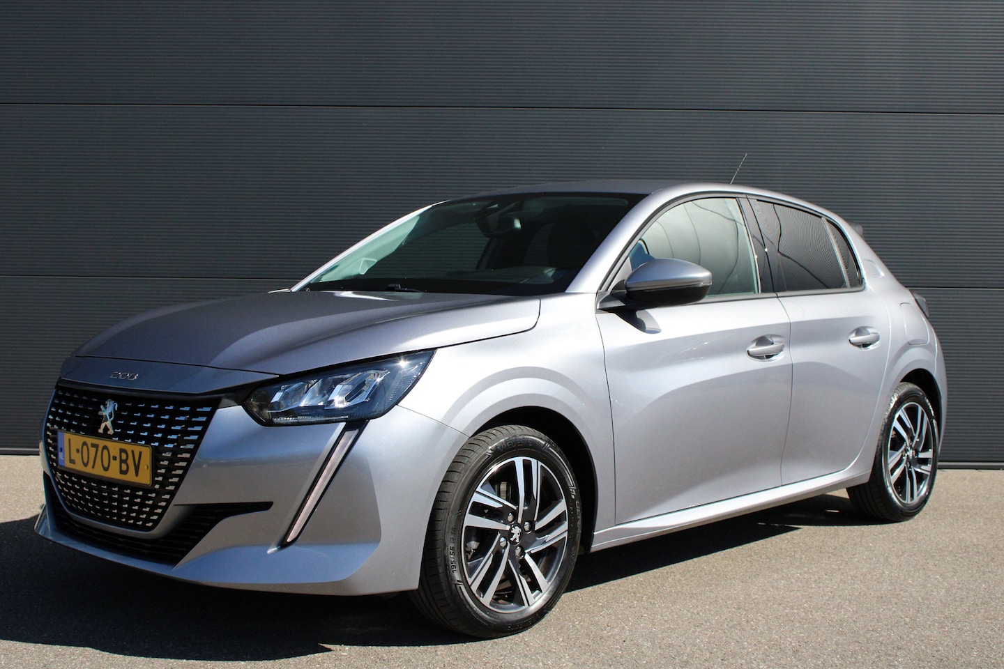 Peugeot 208 - 1.2 PureTech Allure Pack | Automaat | Navigatie | Camera | Apple carplay | Trekhaak | 3D I - AutoWereld.nl