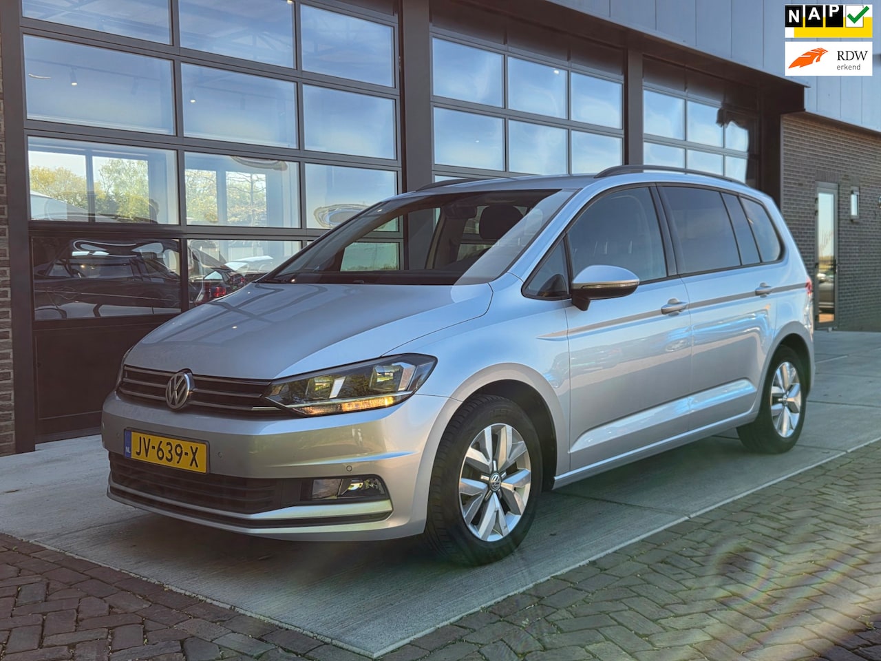 Volkswagen Touran - 1.6 TDI Comfortline 7p Automaat - AutoWereld.nl