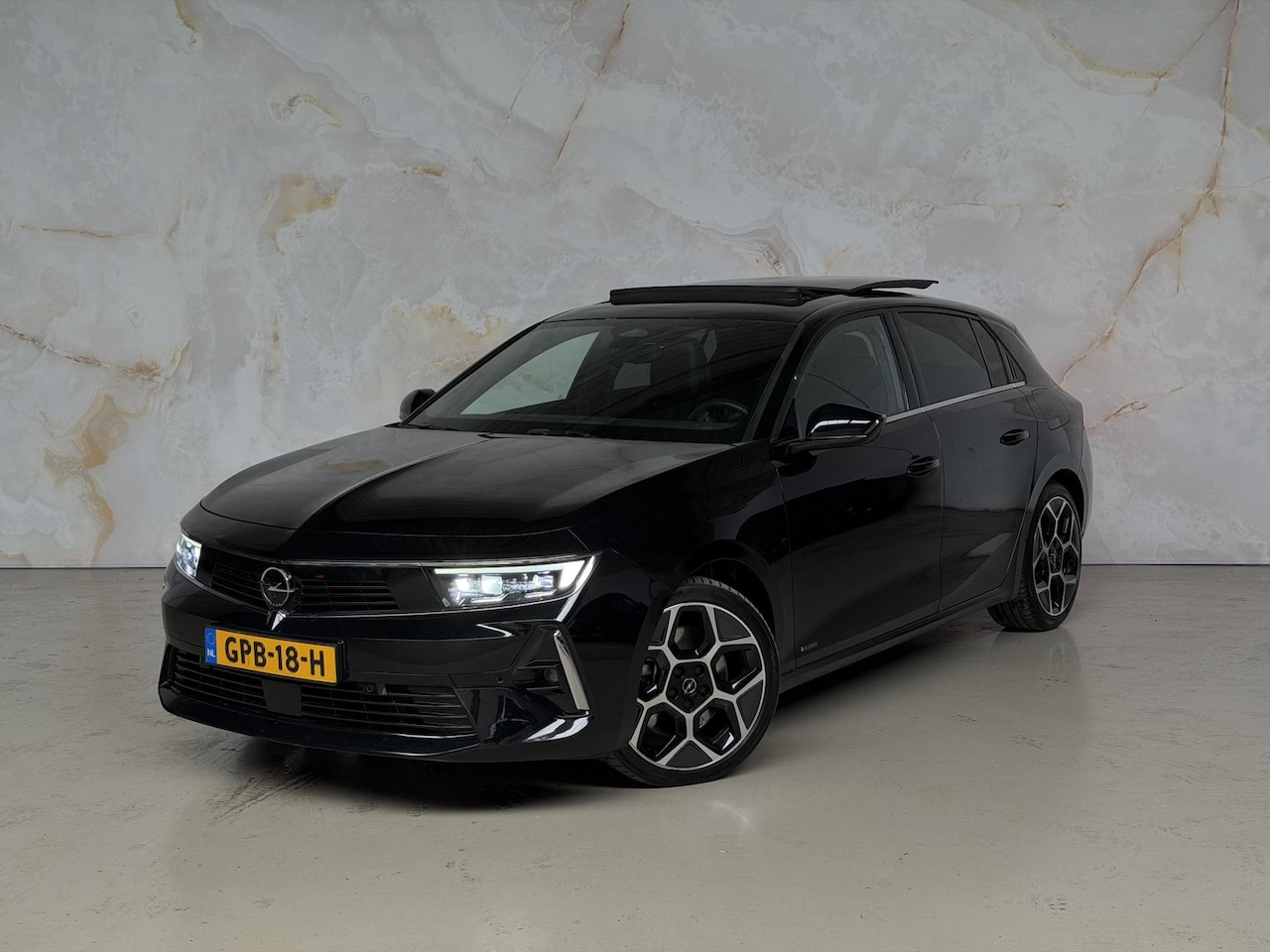 Opel Astra - 1.6 Hybrid / Pano / Sfeer / 360 / Keyless - AutoWereld.nl