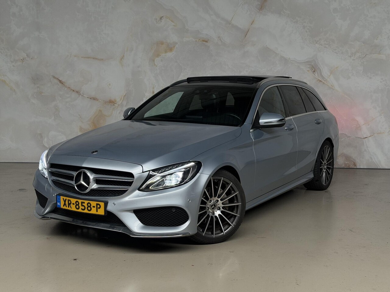 Mercedes-Benz C-klasse Estate - 220 CDI Premium Plus AMG / Pano / camera / - AutoWereld.nl