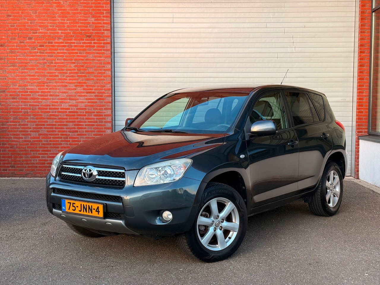 Toyota RAV4 - 2.0 VVTi X-Style| AUTOMAAT| NAP|TREKHAAK| NEW APK - AutoWereld.nl
