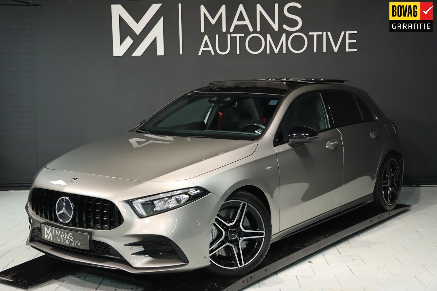 Mercedes-Benz A-klasse - AMG 35 4MATIC / PANO / CAMERA / DODEHOEK / CARPLAY / STOELVERW - AutoWereld.nl