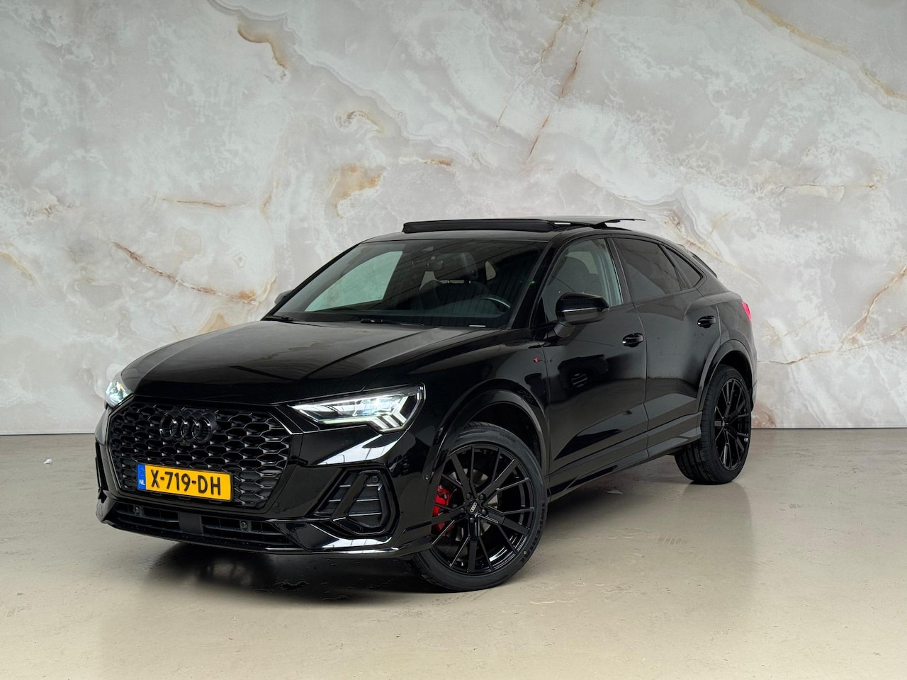 Audi Q3 Sportback - 35 TFSI Pro Line S Pano / 360 / Leder / - AutoWereld.nl