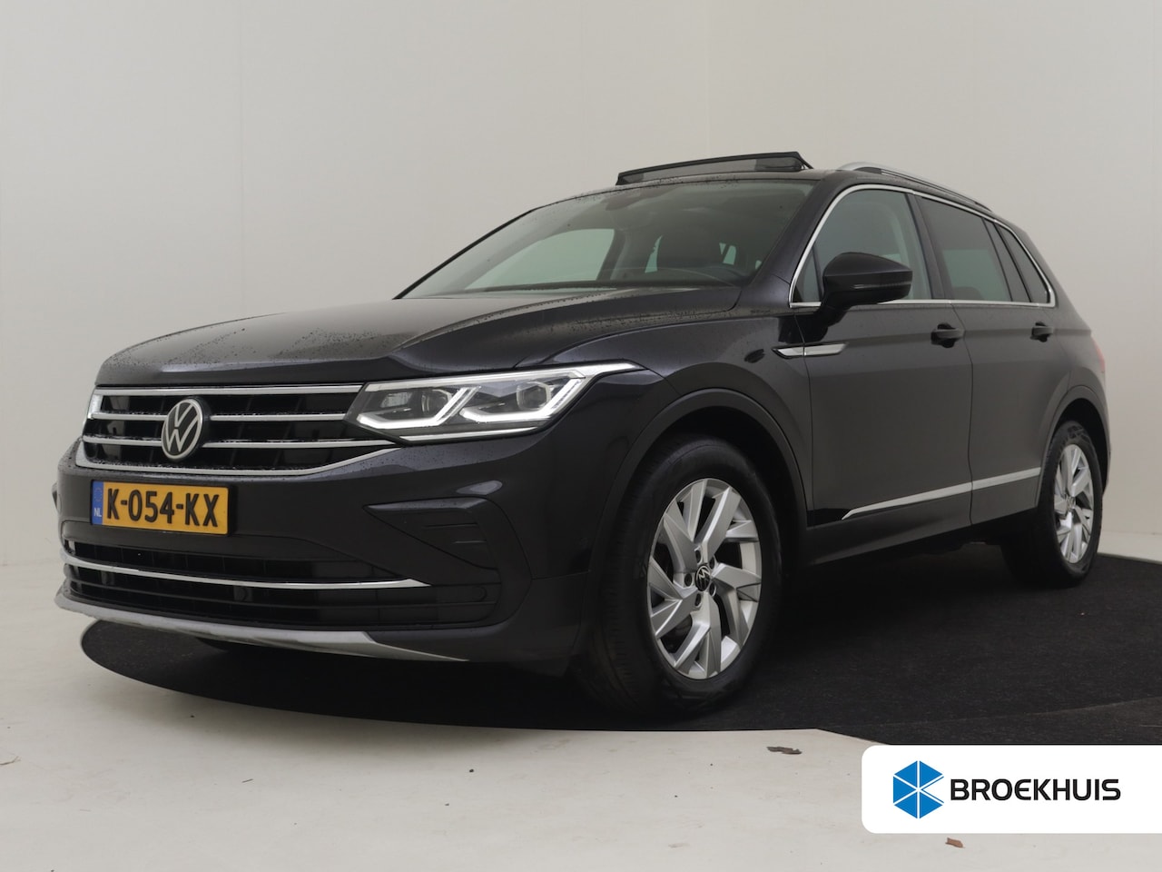 Volkswagen Tiguan - 1.5 TSI Elegance 150Pk DSG/AUTO | Glazen Panorama-dak | Achteruitrijcamera | Apple carplay - AutoWereld.nl