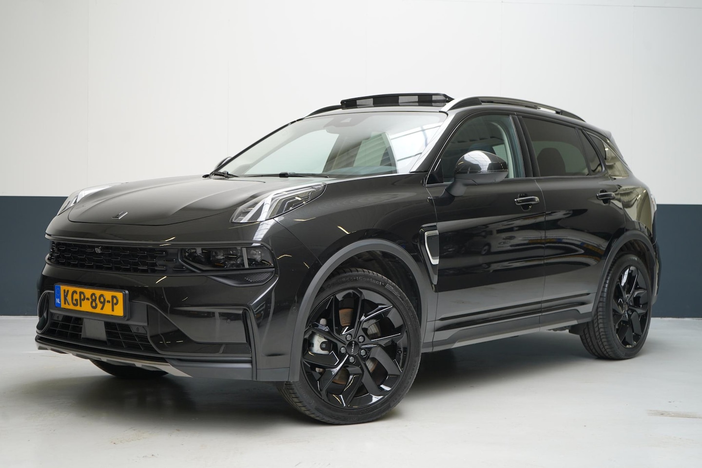 Lynk & Co 01 - 1.5 | Zwart optiek | Panoramadak | Navigatie | Memory | Apple CarPlay - AutoWereld.nl