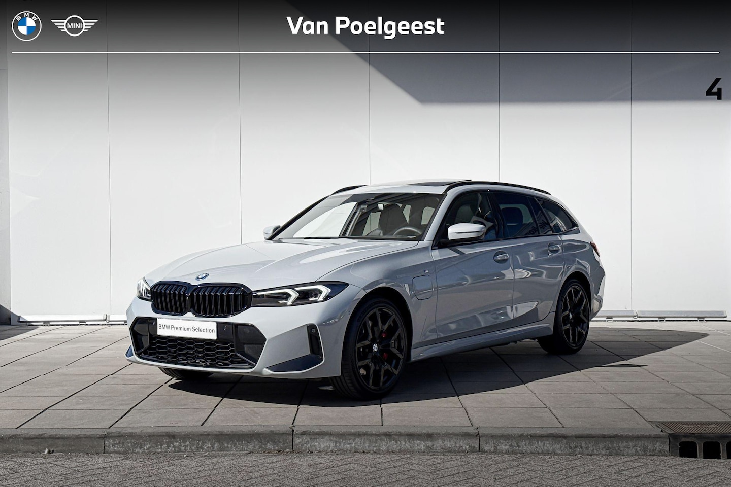 BMW 3-serie Touring - 330e xDrive M-Sport Pro / 19" / Trekhaak / Getinte Ramen / Glazen schuifdak - AutoWereld.nl
