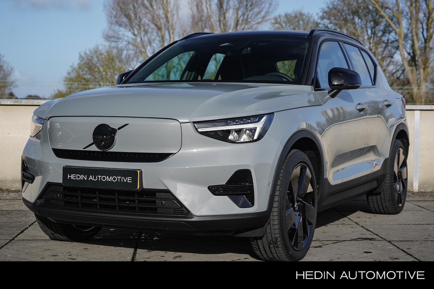 Volvo EX40 - Single Motor Extended Range Ultra Black Ed. 82 kWh Panoramadak | 360 graden parkeercamera - AutoWereld.nl